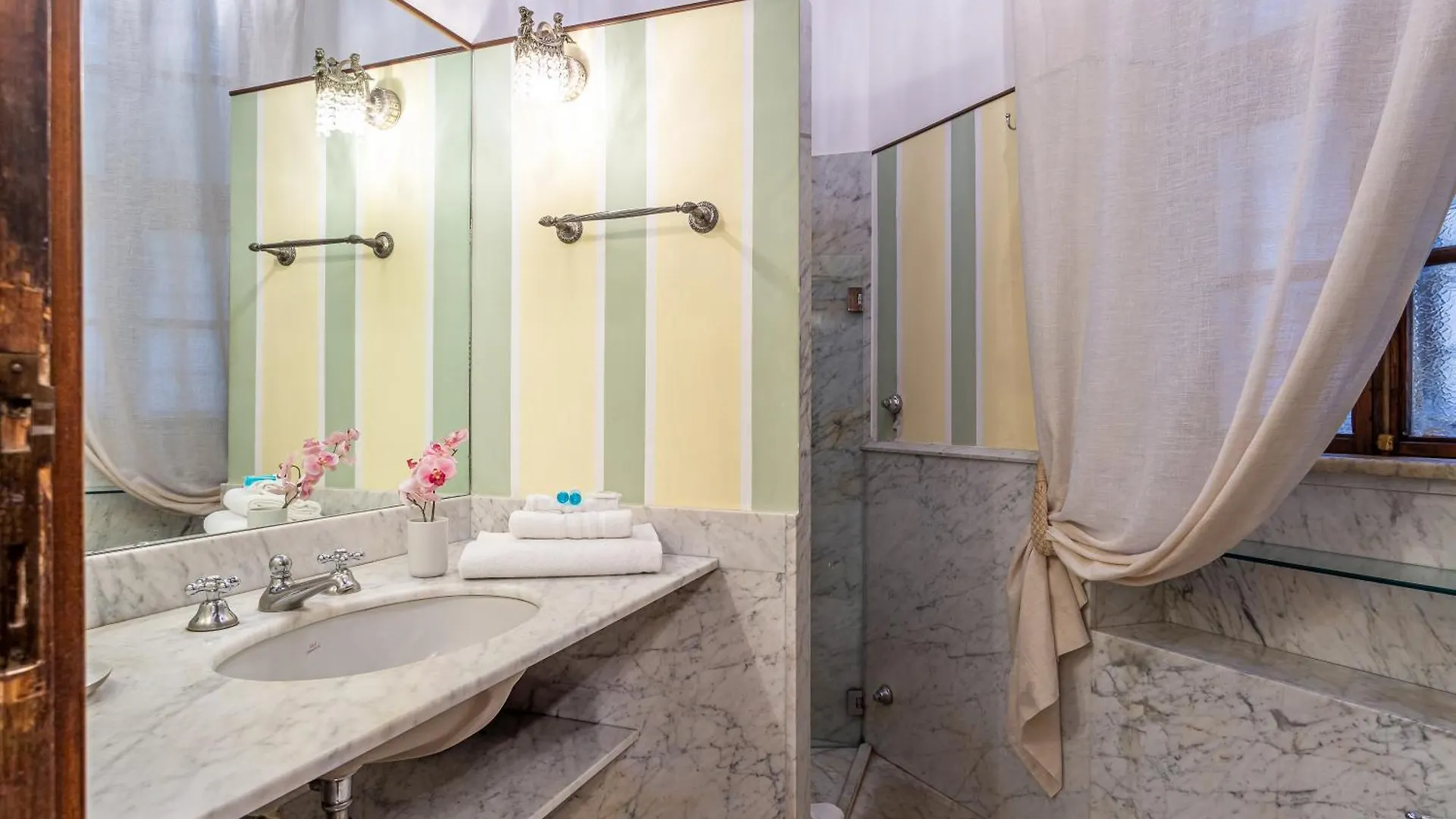 Iflat A Vintage Gem Apartment Near Piazza Navona Rome 0*,  Italy
